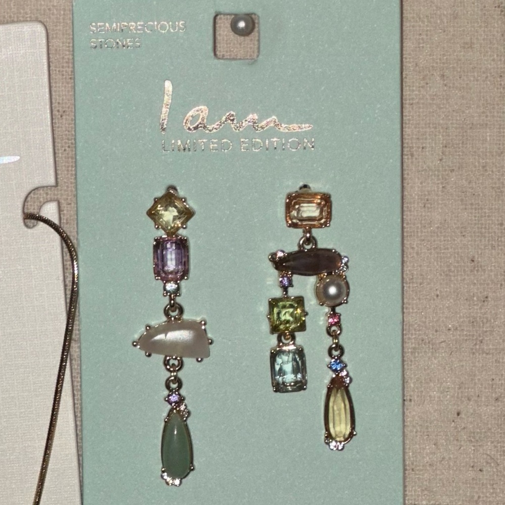 BRAND NEW - Beautiful LIMITED EDITION drop earrings with Semi Precious Stones.